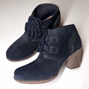 Clarks Women’s Artisan Lace Up Booties Heels Navy Blue Suede Size- 8.5